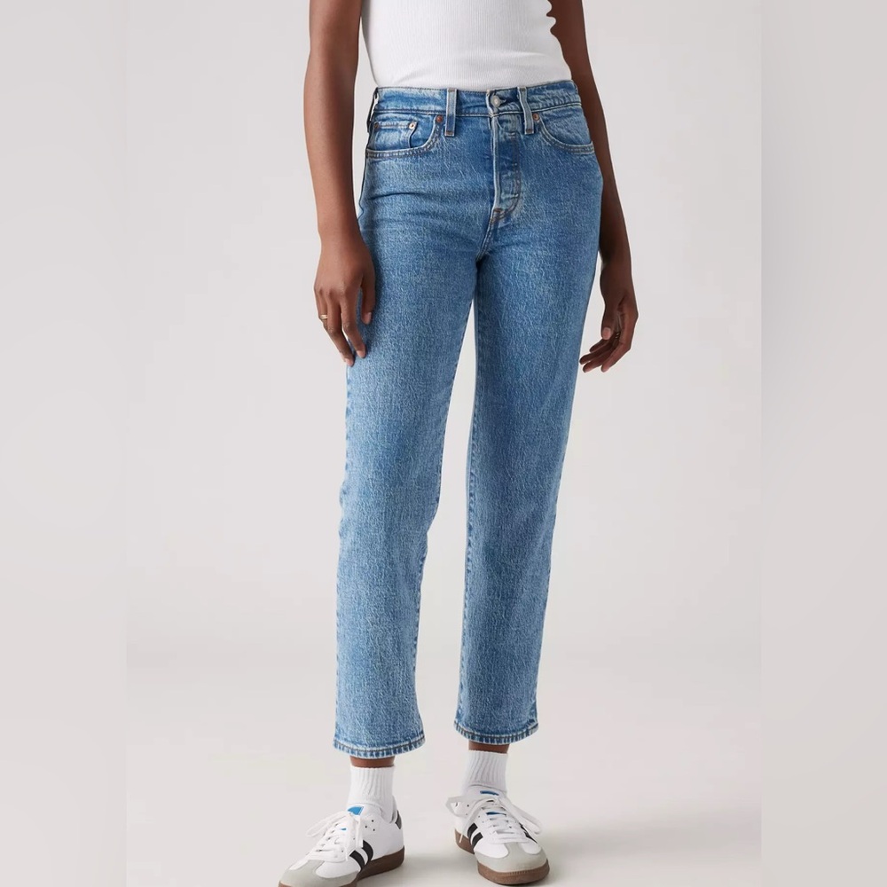 Levi’s Wedgie Straight Jeans.